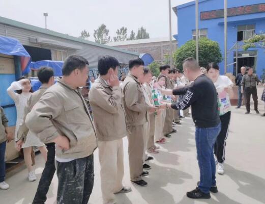 鄭州賦安防火門五一勞動(dòng)節(jié)發(fā)福利了！